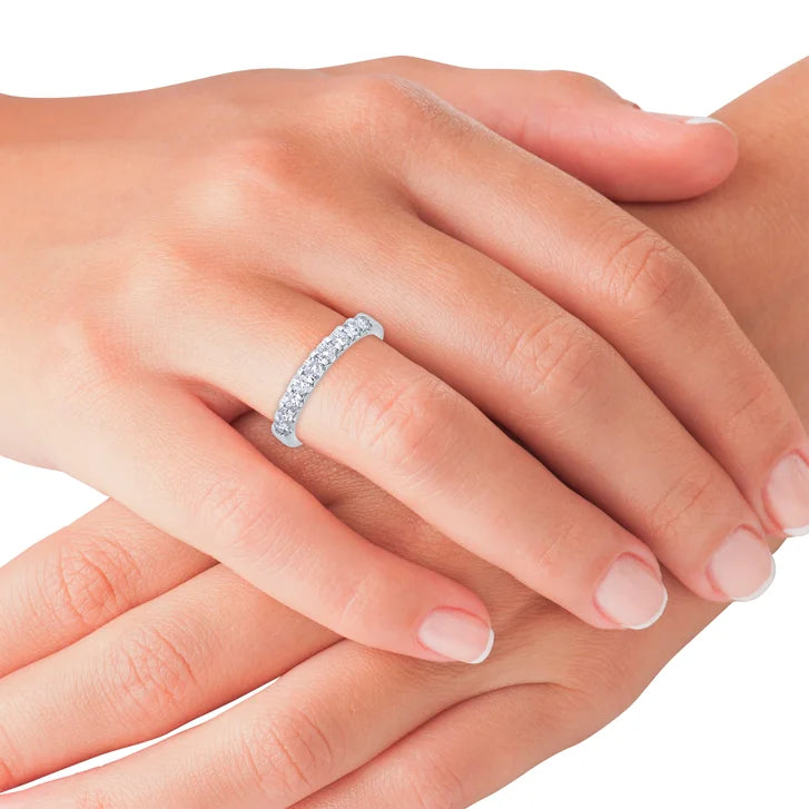 Round Brilliant Diamond Wedding Band (0.50 ctw)