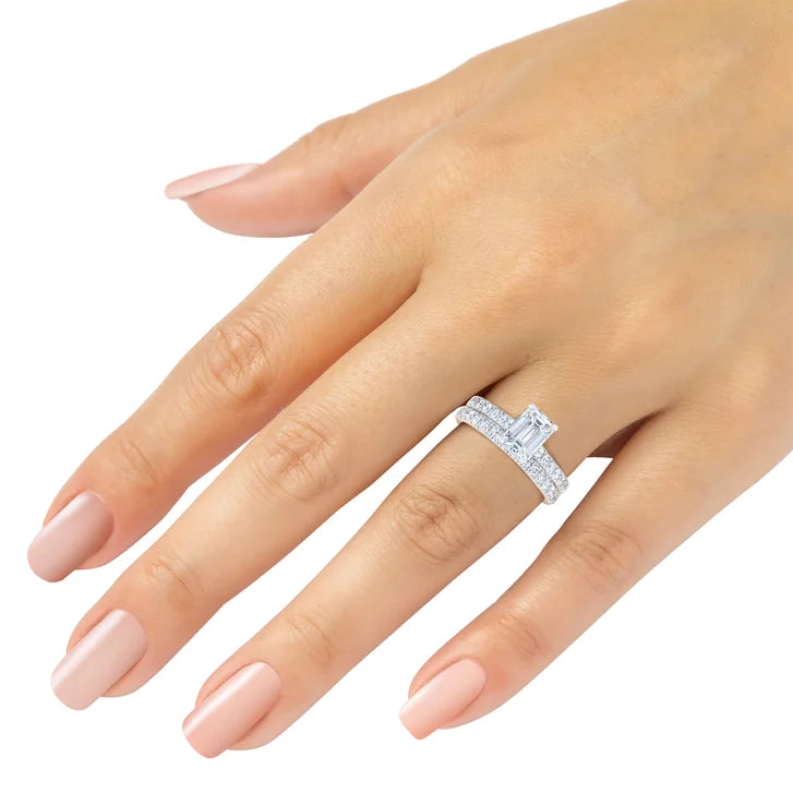 2.29 ctw Emerald and Round Brilliant Cut, Clarity VVS1, Colour H, Diamond Wedding Set