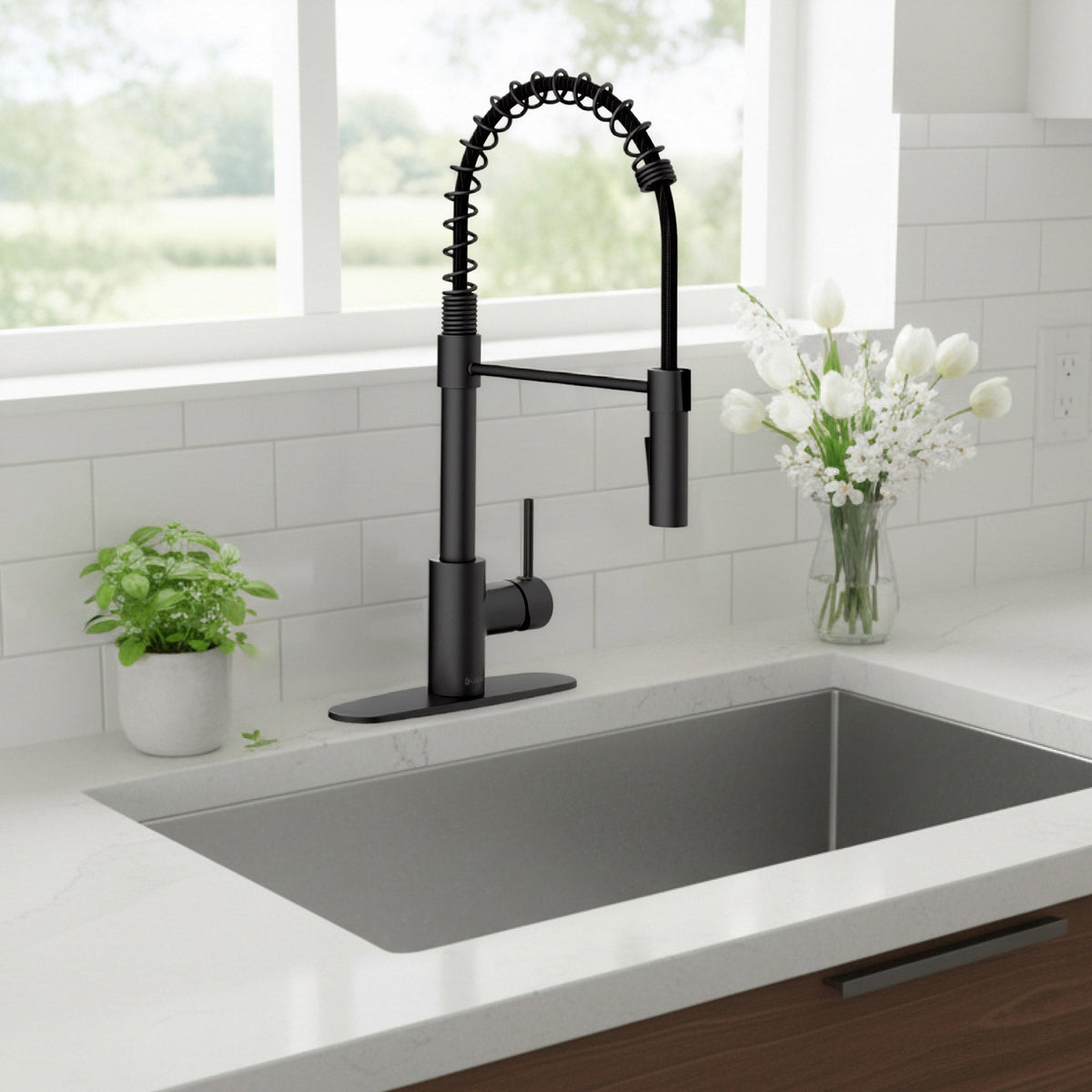 Akuaplus Aurora Pull-Down Kitchen Faucet.