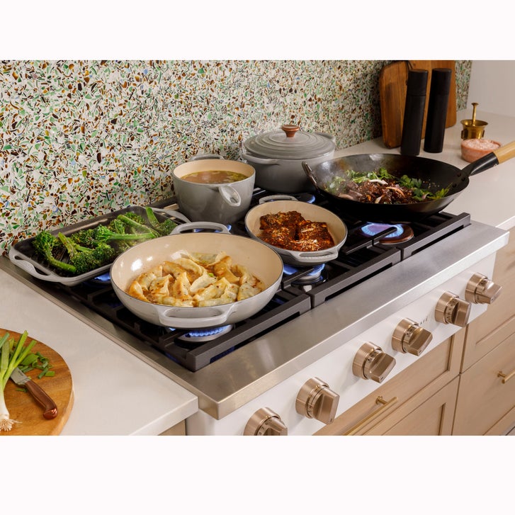 Café 36 in. Stainless Steel Gas Commercial-Style Rangetop with Dishwasher Safe Continuous Cast-iron Grates