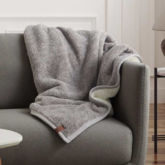 Roots Home - Sherpa Throw A8